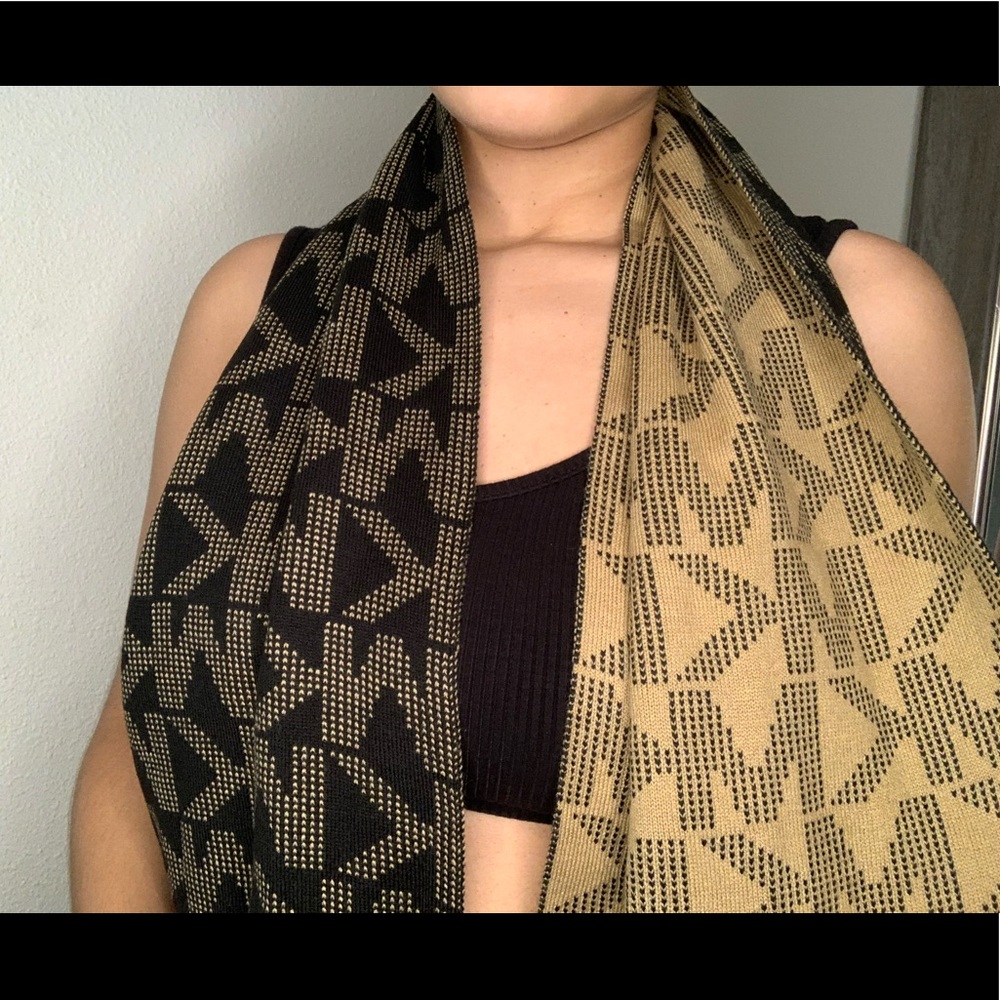 MK scarf